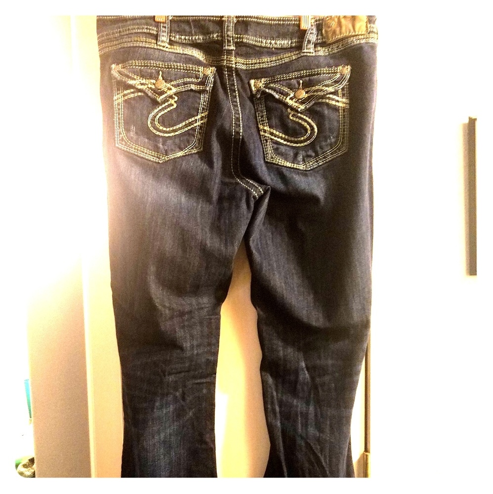 Worn Once! Silver Suki Dark Wash Jeans Size 18x32